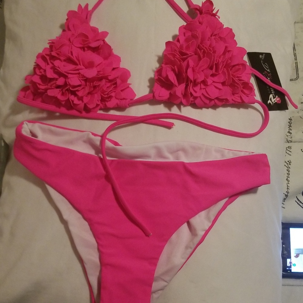 swimsuit - Picture 1 of 3